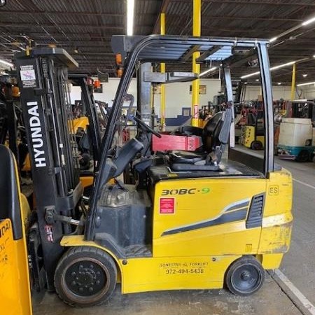 Used 2017 HYUNDAI 30BC-9 Electric Forklift for sale in Garland Texas