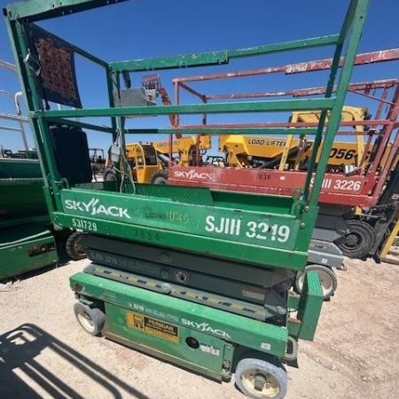 Used 2004 SKYJACK SJIII3219 Scissor Lift for sale in Odessa Texas