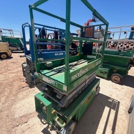 Used 2005 SKYJACK SJIII3219 Scissor Lift for sale in Odessa Texas