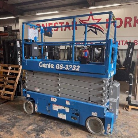 Used 2016 GENIE GS3232 Scissor Lift for sale in Garland Texas