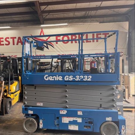 Used 2016 GENIE GS3232 Scissor Lift for sale in Garland Texas