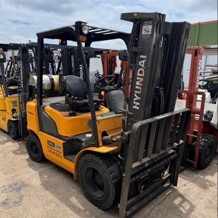 Used 2016 HYUNDAI 30L-7A Pneumatic Tire Forklift for sale in Garland Texas