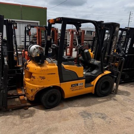 Used 2016 HYUNDAI 30L-7A Pneumatic Tire Forklift for sale in Garland Texas