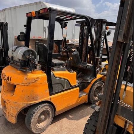 Used 2018 HYUNDAI 25L-7A Pneumatic Tire Forklift for sale in Garland Texas