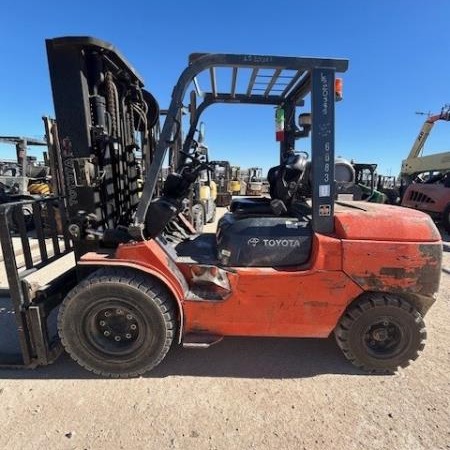 Used 2011 TOYOTA 7FGU45 Pneumatic Tire Forklift for sale in Odessa Texas