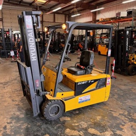 Used 2014 HYUNDAI 20BT-7 Electric Forklift for sale in Garland Texas