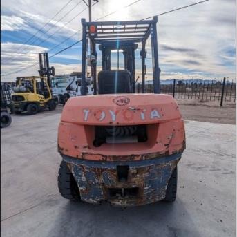 Used 2011 TOYOTA 7FDU35 Pneumatic Tire Forklift for sale in El Paso Texas