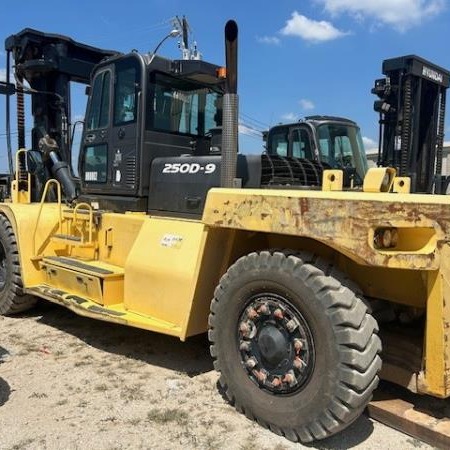 Used 2018 HYUNDAI 250D-9 Pneumatic Tire Forklift for sale in San Antonio Texas