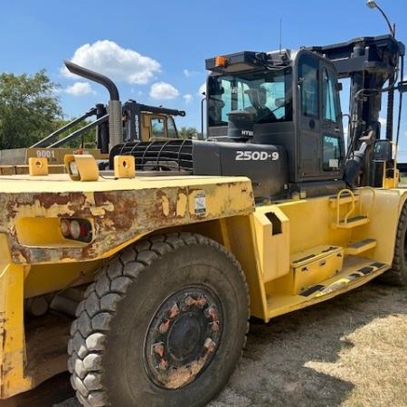 Used 2017 HYUNDAI 250D-9 Pneumatic Tire Forklift for sale in San Antonio Texas