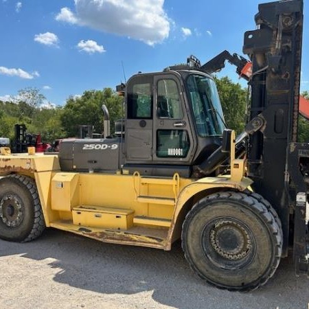 Used 2017 HYUNDAI 250D-9 Pneumatic Tire Forklift for sale in San Antonio Texas