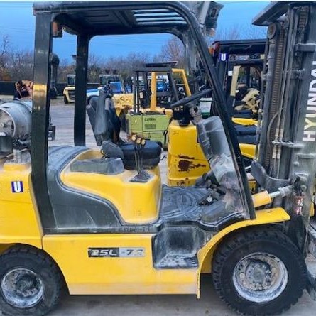 Used 2017 HYUNDAI 25L-7A Pneumatic Tire Forklift for sale in Garland Texas