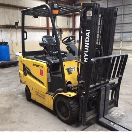 Used 2017 HYUNDAI 30BC-9 Electric Forklift for sale in Garland Texas