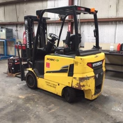 Used 2017 HYUNDAI 30BC-9 Electric Forklift for sale in Garland Texas