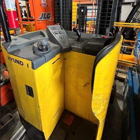 Used 2016 HYUNDAI 20BRP-9 Narrow Aisle Forklift for sale in Houston Texas