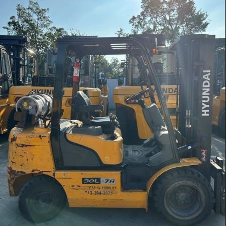 Used 2018 HYUNDAI 30L-7A Pneumatic Tire Forklift for sale in Houston Texas