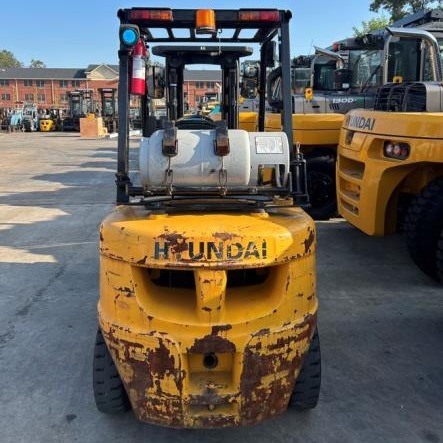 Used 2018 HYUNDAI 30L-7A Pneumatic Tire Forklift for sale in Houston Texas