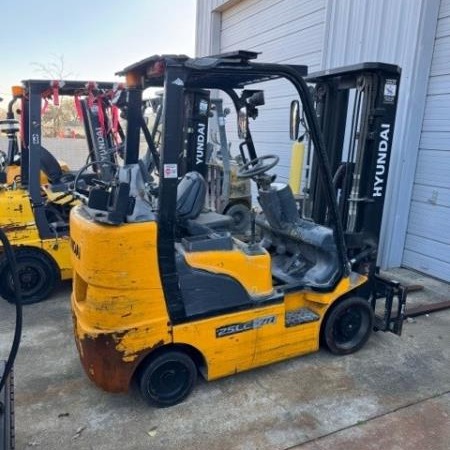 Used 2018 HYUNDAI 25LC-7A Cushion Tire Forklift for sale in Garland Texas