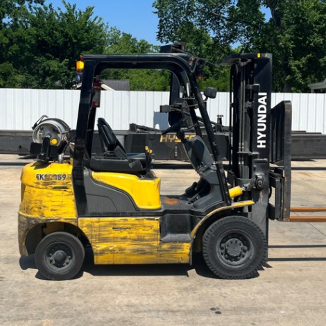 Used 2018 HYUNDAI 25L-7A Pneumatic Tire Forklift for sale in Houston Texas