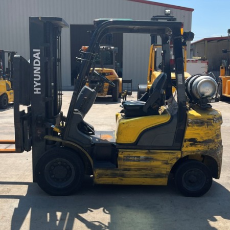 Used 2018 HYUNDAI 25L-7A Pneumatic Tire Forklift for sale in Houston Texas