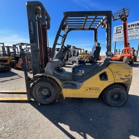 Used 2013 KOMATSU FG30HT-16 Pneumatic Tire Forklift for sale in Odessa Texas