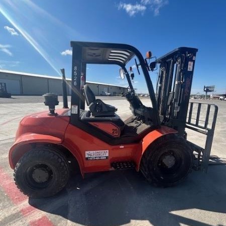 Used 2022 VIPER FD25RT4 Rough Terrain Forklift for sale in Odessa Texas