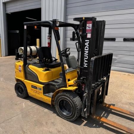 Used 2017 HYUNDAI 30L-7A Pneumatic Tire Forklift for sale in Garland Texas