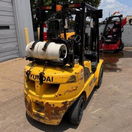 Used 2017 HYUNDAI 30L-7A Pneumatic Tire Forklift for sale in Garland Texas