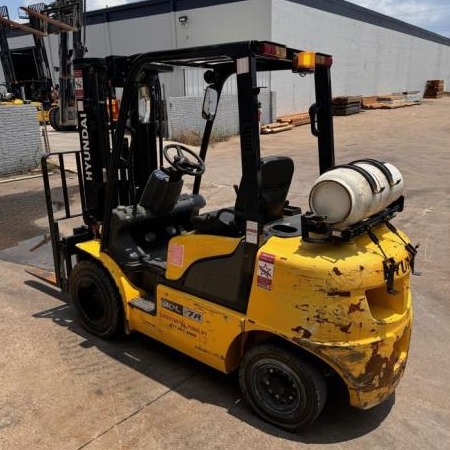 Used 2017 HYUNDAI 30L-7A Pneumatic Tire Forklift for sale in Garland Texas