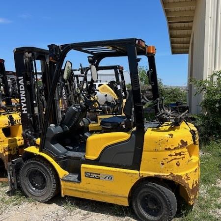 Used 2018 HYUNDAI 25L-7A Pneumatic Tire Forklift for sale in San Antonio Texas