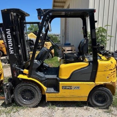 Used 2018 HYUNDAI 25L-7A Pneumatic Tire Forklift for sale in San Antonio Texas