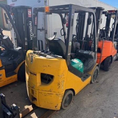 Used 2008 KOMATSU FG25ST-16 Pneumatic Tire Forklift for sale in Garland Texas