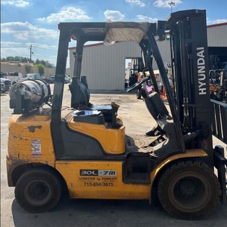 Used 2021 HYUNDAI 25L-7A Pneumatic Tire Forklift for sale in Houston Texas