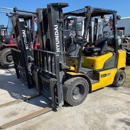 Used 2017 HYUNDAI 30L-7A Pneumatic Tire Forklift for sale in San Antonio Texas