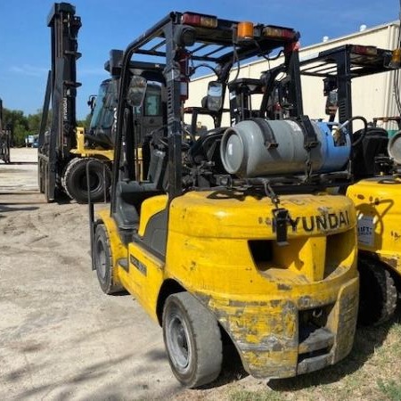 Used 2017 HYUNDAI 30L-7A Pneumatic Tire Forklift for sale in San Antonio Texas