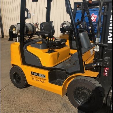 Used 2019 HYUNDAI 25L-7A Pneumatic Tire Forklift for sale in Garland Texas