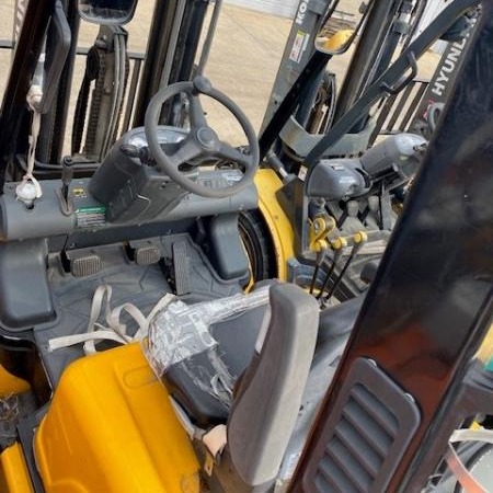 Used 2021 HYUNDAI 25L-7A Pneumatic Tire Forklift for sale in Garland Texas