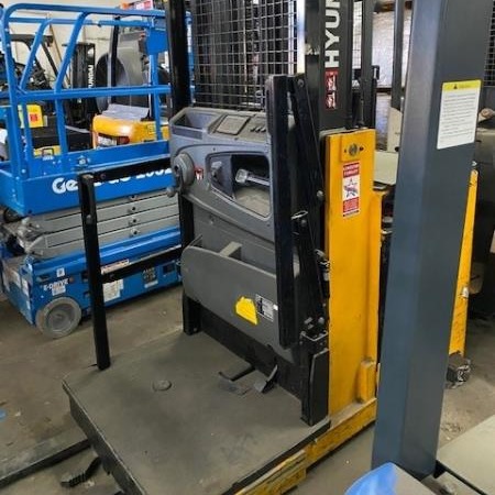 Used 2018 HYUNDAI 13BOP-7 Narrow Aisle Forklift for sale in Garland Texas