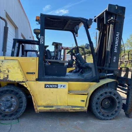 Used 2010 HYUNDAI 70DS-7E Pneumatic Tire Forklift for sale in Garland Texas