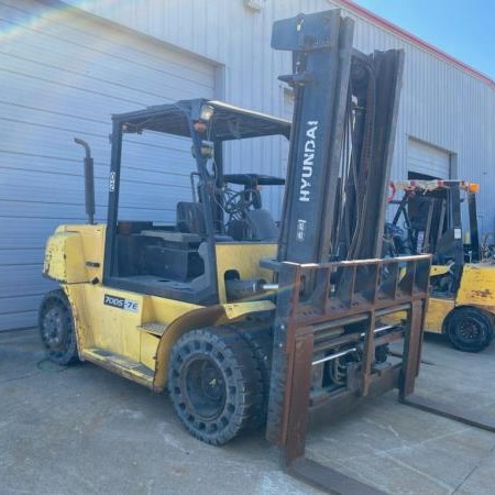 Used 2010 HYUNDAI 70DS-7E Pneumatic Tire Forklift for sale in Garland Texas