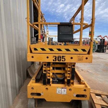 Used 2015 HAULOTTE 3347E Scissor Lift for sale in Odessa Texas