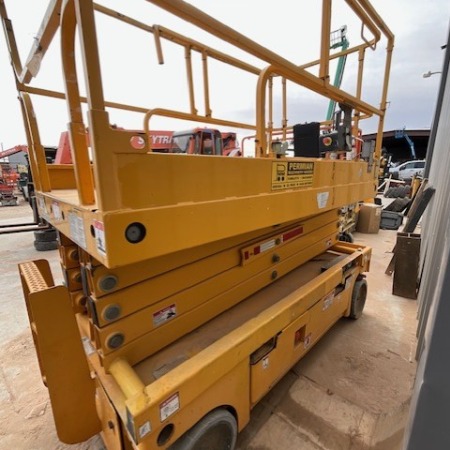 Used 2015 HAULOTTE 3347E Scissor Lift for sale in Odessa Texas