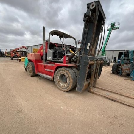 Used 2018 HYUNDAI 160D-9 Pneumatic Tire Forklift for sale in Regina Saskatchewan