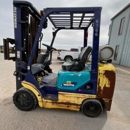 Used 2003 KOMATSU FG25ST-12 Cushion Tire Forklift for sale in Odessa Texas