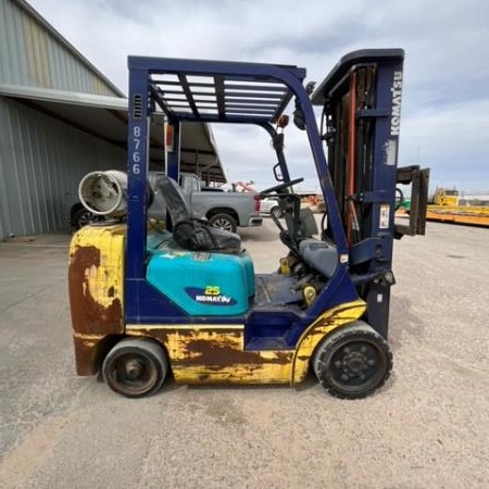 Used 2003 KOMATSU FG25ST-12 Cushion Tire Forklift for sale in Odessa Texas