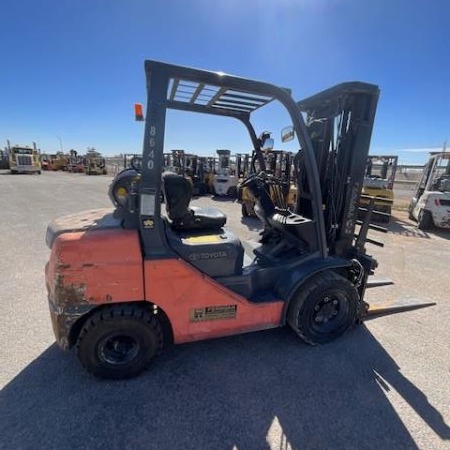 Used 2012 TOYOTA 8FGU30 Pneumatic Tire Forklift for sale in Odessa Texas