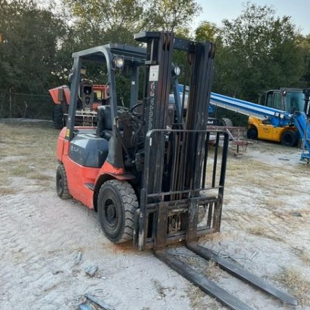 Used 2001 TOYOTA 7FDU25 Pneumatic Tire Forklift for sale in San Antonio Texas