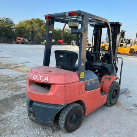 Used 2001 TOYOTA 7FDU25 Pneumatic Tire Forklift for sale in San Antonio Texas