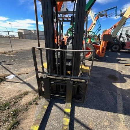 Used 2015 KOMATSU FG30HT-16 Pneumatic Tire Forklift for sale in Odessa Texas