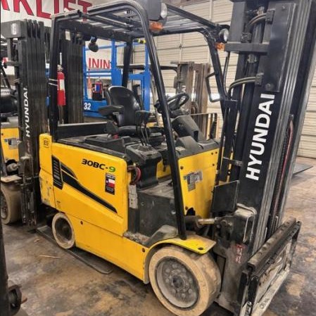 Used 2017 HYUNDAI 30BC-9 Electric Forklift for sale in Garland Texas