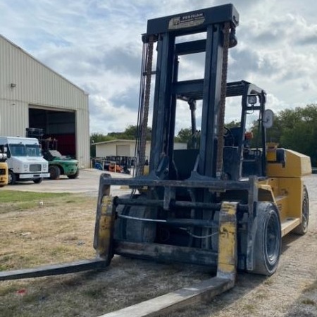 Used 2018 KOMATSU FD160E Pneumatic Tire Forklift for sale in San Antonio Texas